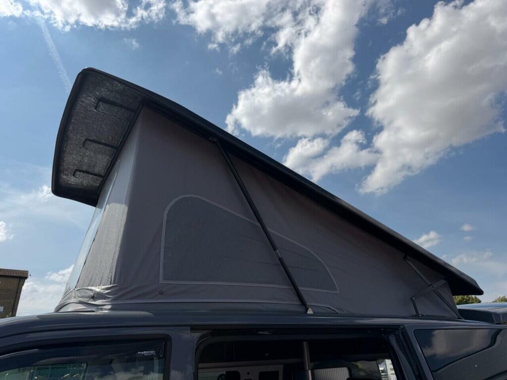 Volkswagen Transporter 2.0 Tdi 150 Highline Van Dsg White #19