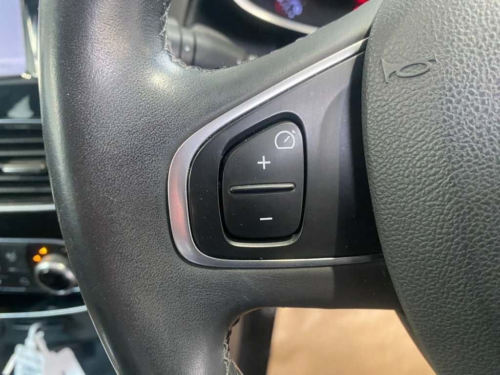 Renault Clio 0.9 Tce 90 Signature Nav Black #19