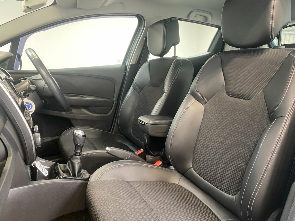 Renault Clio 0.9 Tce 90 Signature Nav Black #22