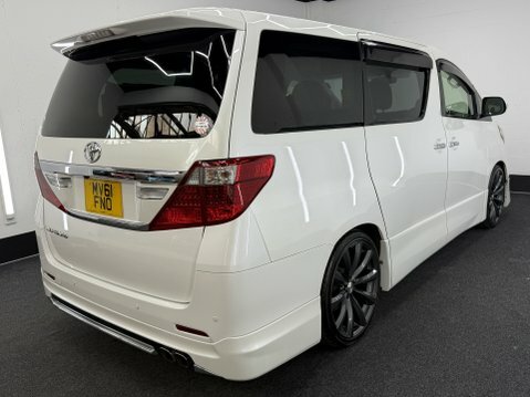 Toyota Alphard 2.4 240S White #4