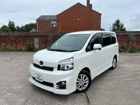 Toyota Voxy 2.0 Zs Noah White #3