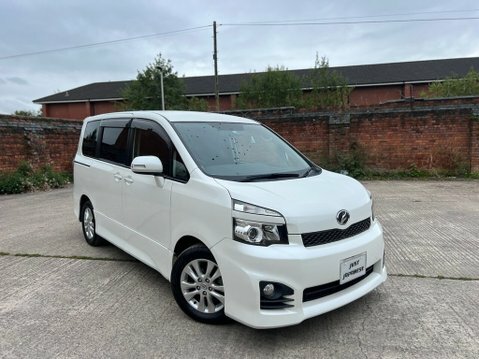 Toyota Voxy 2.0 Zs Noah White