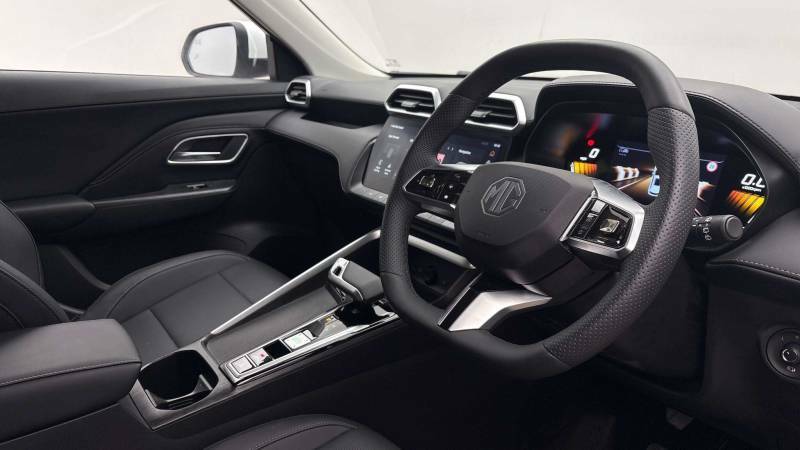 MG ZS 1.5 Hybrid Trophy White #2