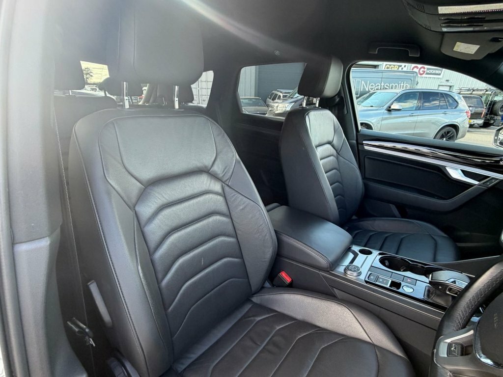 Volkswagen Touareg Grey #16
