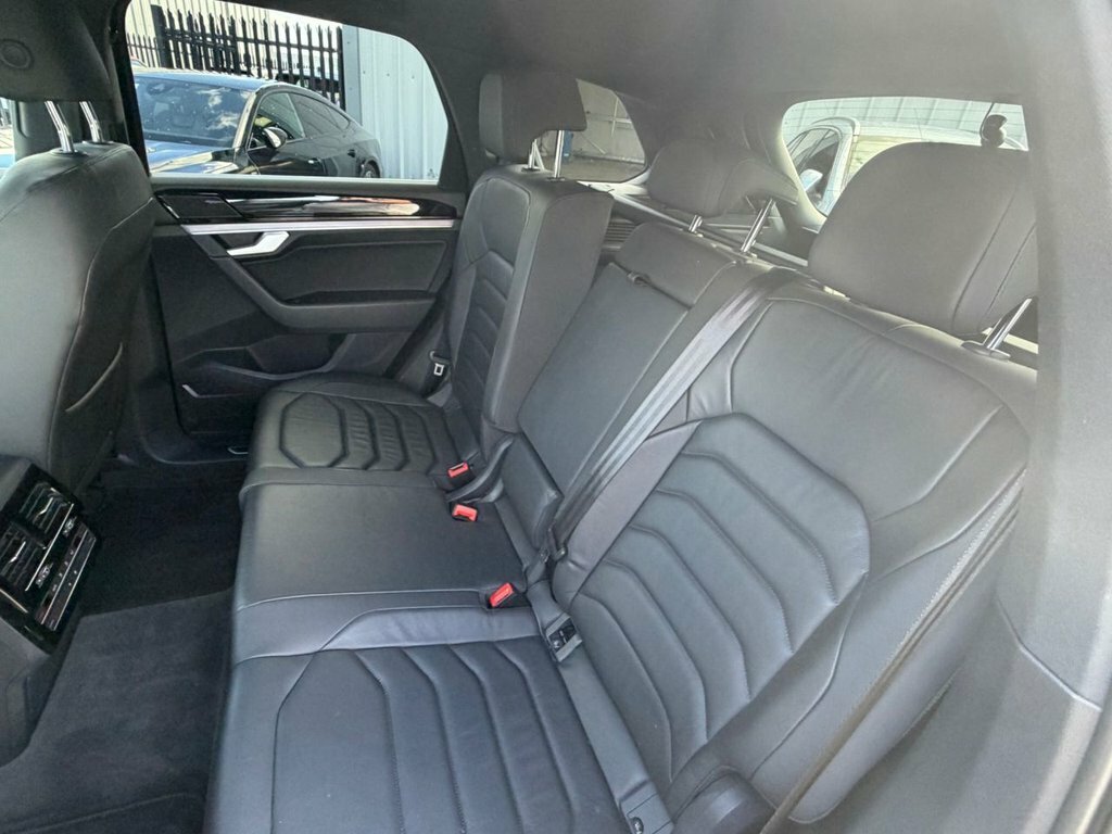 Volkswagen Touareg Grey #13