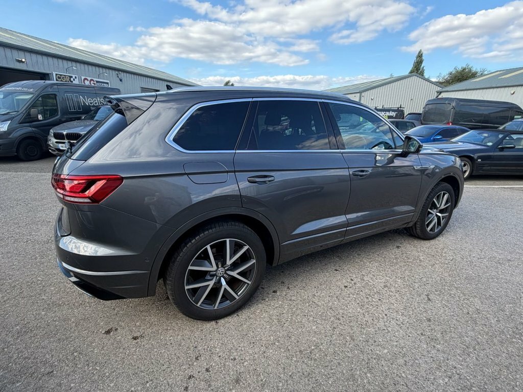 Volkswagen Touareg 3L R-line Grey #6