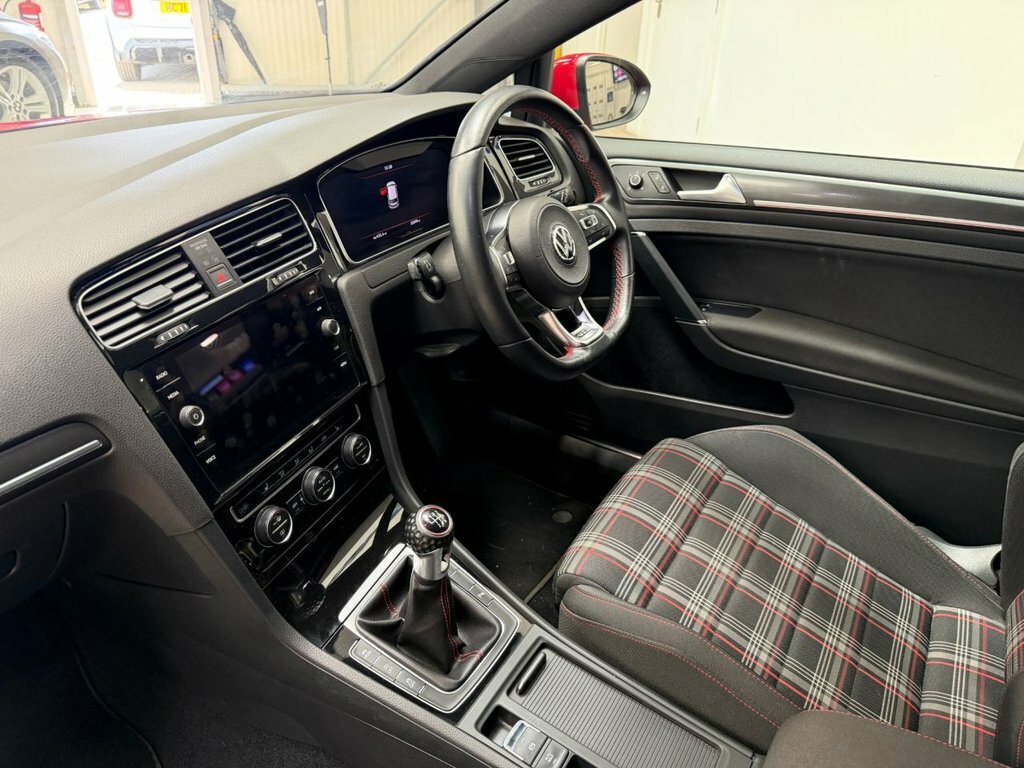 Volkswagen Golf 2L Gti Red #3