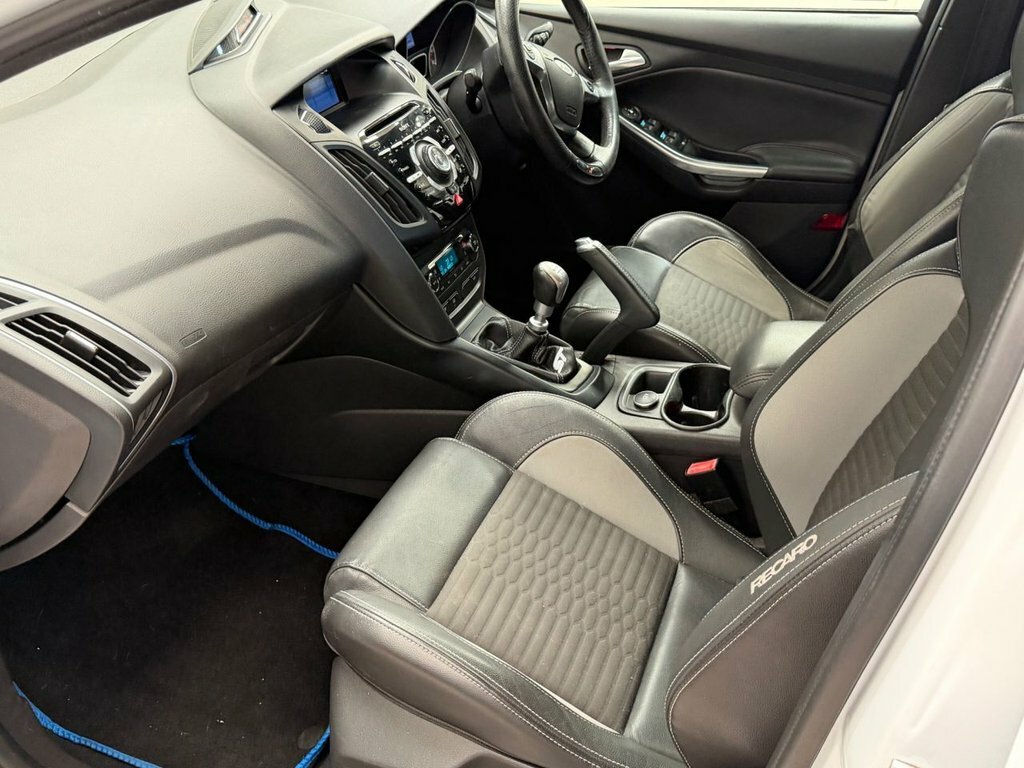 Ford Focus 2L St-2 White #2