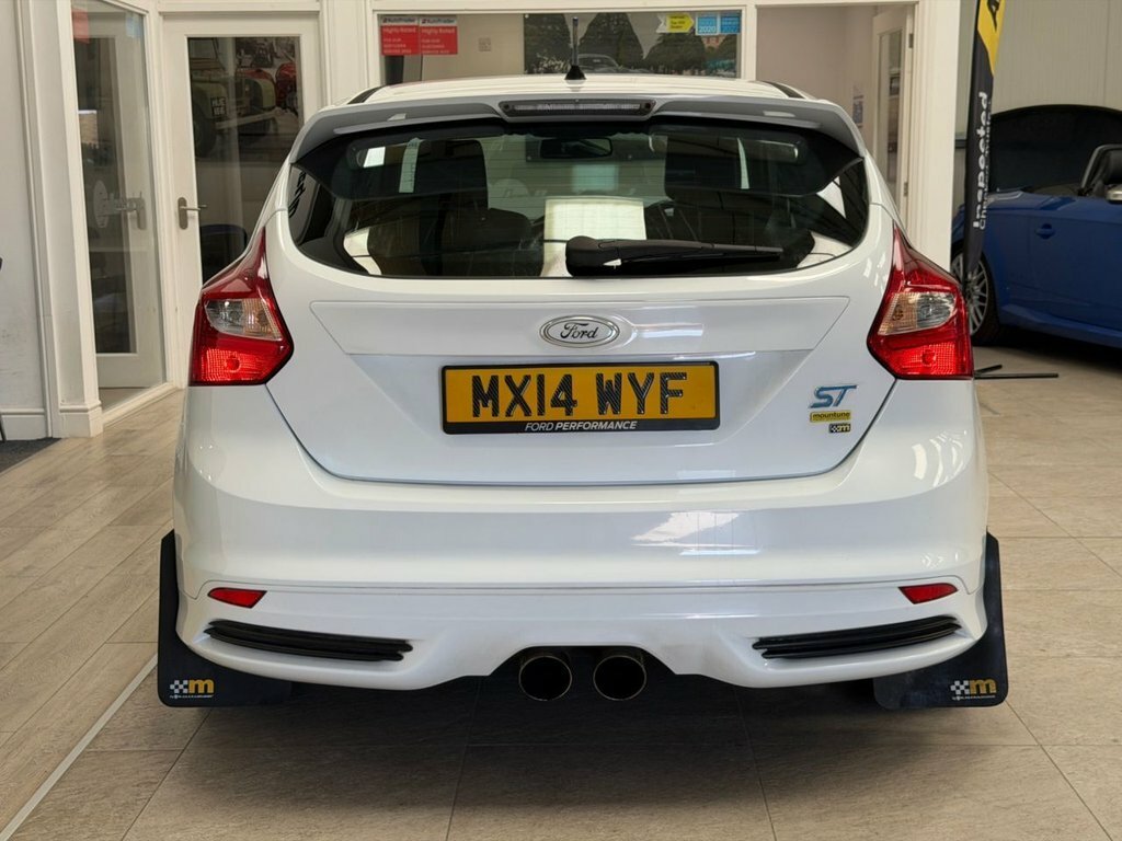 Ford Focus 2L St-2 White #4