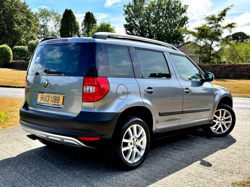 Skoda Yeti 2.0 Tdi Elegance Dsg 4Wd Grey #2