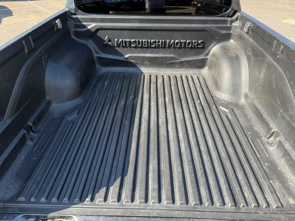 Mitsubishi L200 2.2 Di-d Dc Barbarian Pickup Double Cab Grey #44
