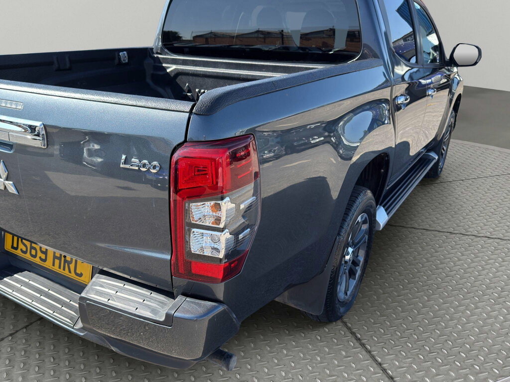 Mitsubishi L200 2.2 Di-d Dc Barbarian Pickup Double Cab Grey #38