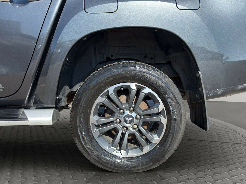 Mitsubishi L200 2.2 Di-d Dc Barbarian Pickup Double Cab Grey #48