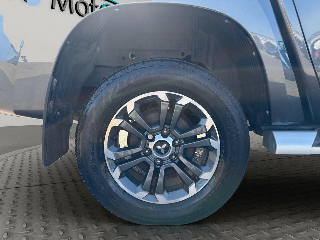 Mitsubishi L200 2.2 Di-d Dc Barbarian Pickup Double Cab Grey #46