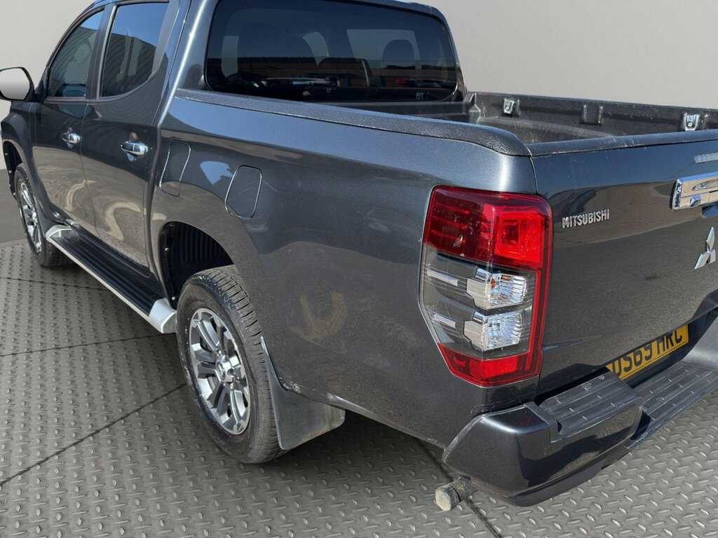 Mitsubishi L200 2.2 Di-d Dc Barbarian Pickup Double Cab Grey #37
