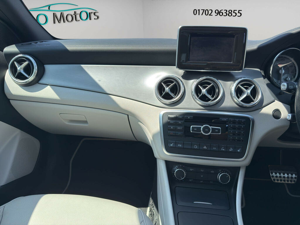 Mercedes-Benz GLA Class 2.1 Gla220 Cdi 4Matic Amg Line Premium 168 Bhp Black #21