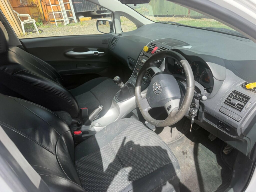 Toyota Auris 1.6 V-matic Tr Euro 5 EK60JHY White #4