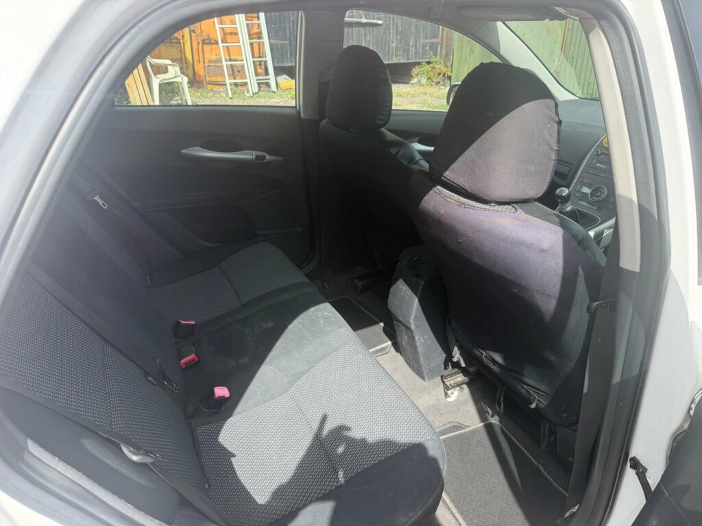 Toyota Auris 1.6 V-matic Tr Euro 5 EK60JHY White #6