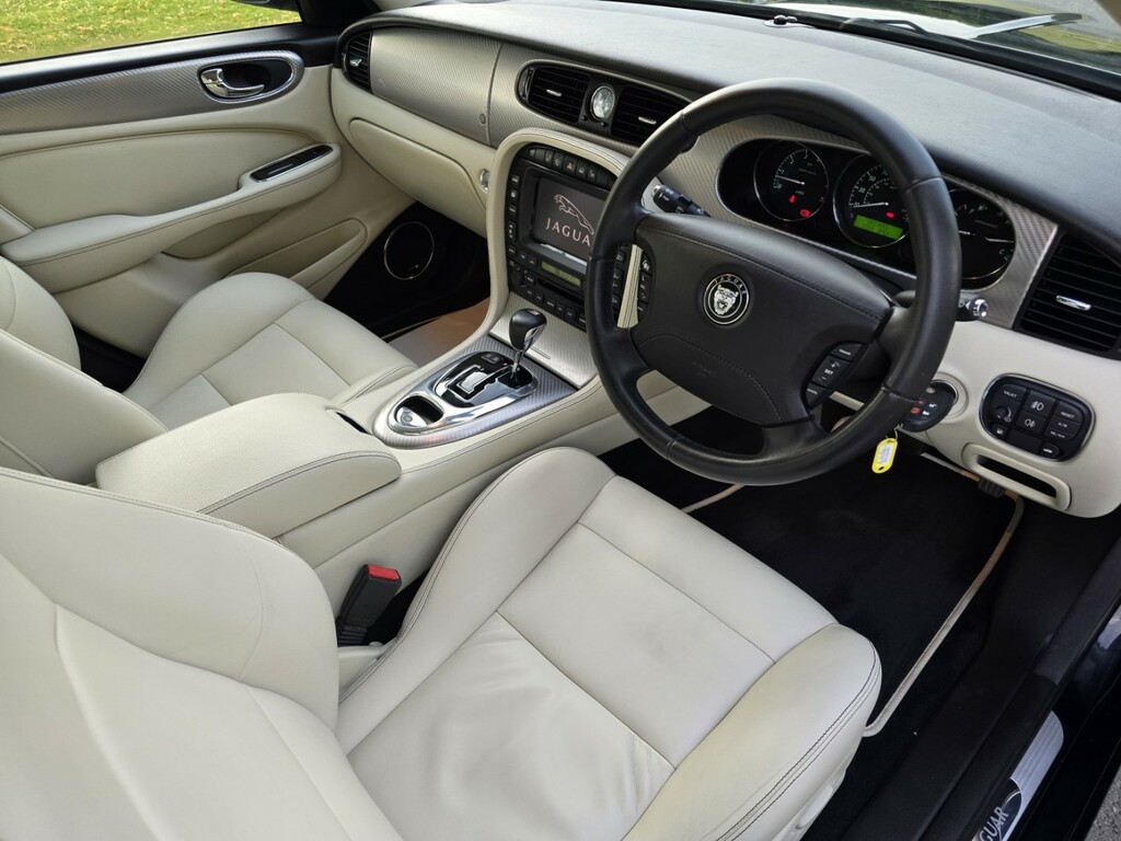 Jaguar XJR 4.2 V8 Portfolio Black #2