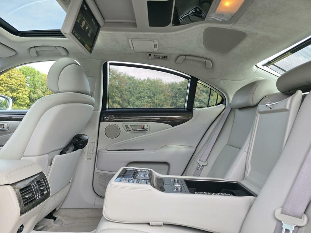 Lexus LS  Silver #78