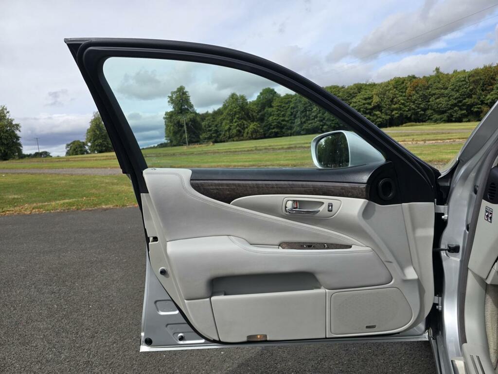 Lexus LS  Silver #59