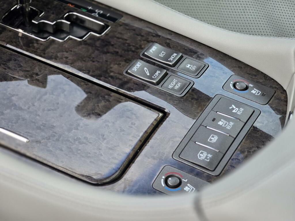 Lexus LS  Silver #67