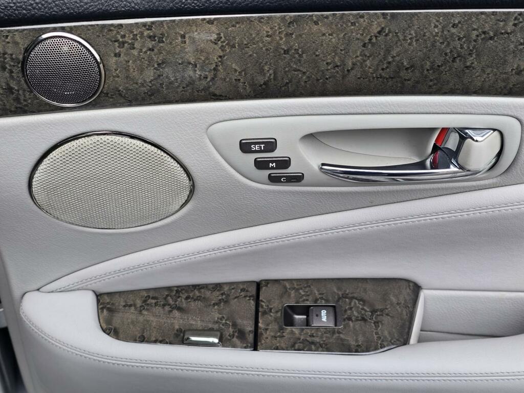 Lexus LS  Silver #82