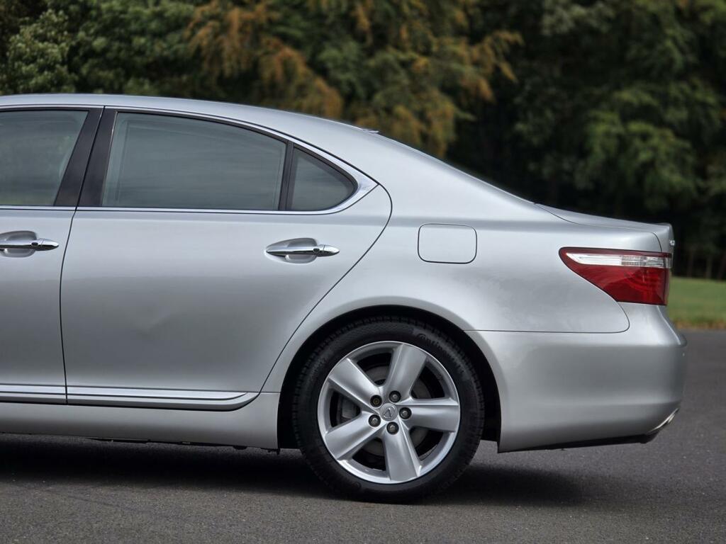 Lexus LS  Silver #39