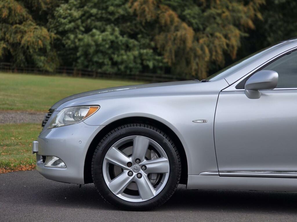 Lexus LS  Silver #40