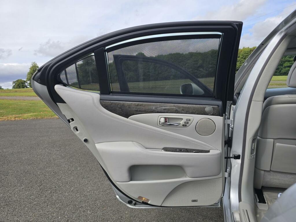 Lexus LS  Silver #54