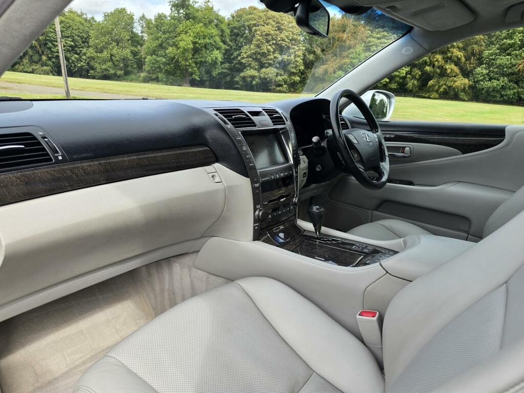 Lexus LS  Silver #61