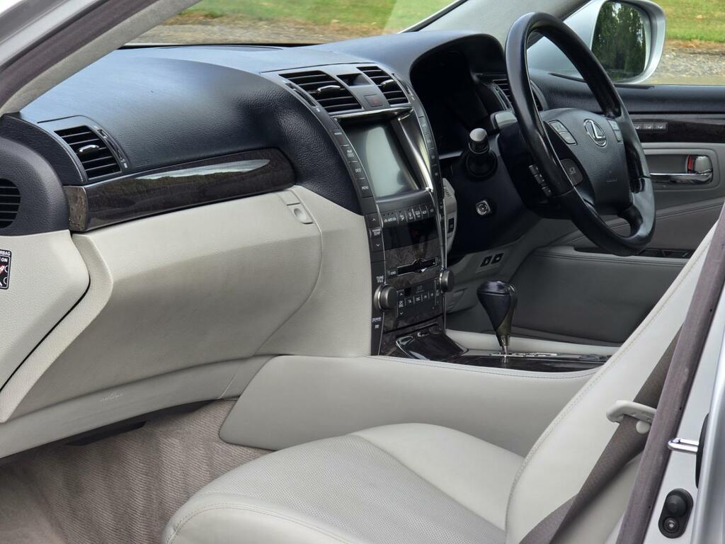 Lexus LS  Silver #44