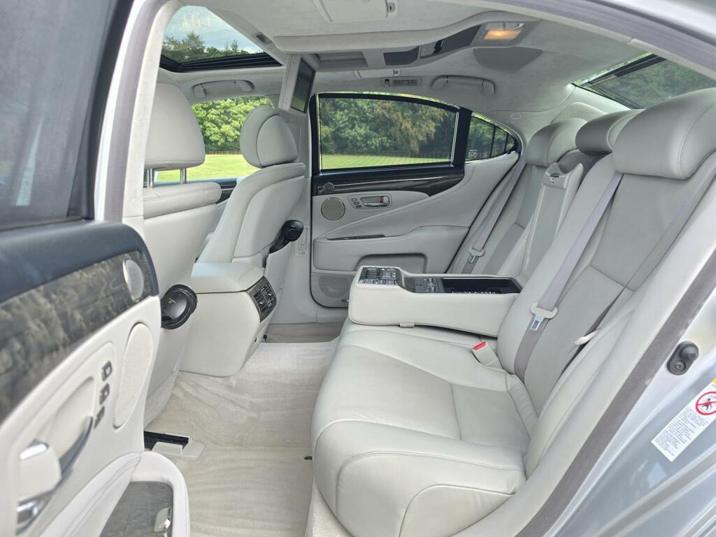 Lexus LS  Silver #46
