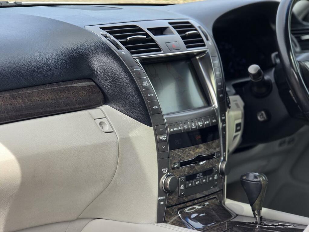 Lexus LS  Silver #65