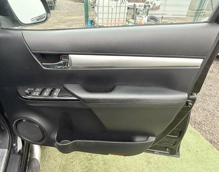 Toyota HILUX Black #11