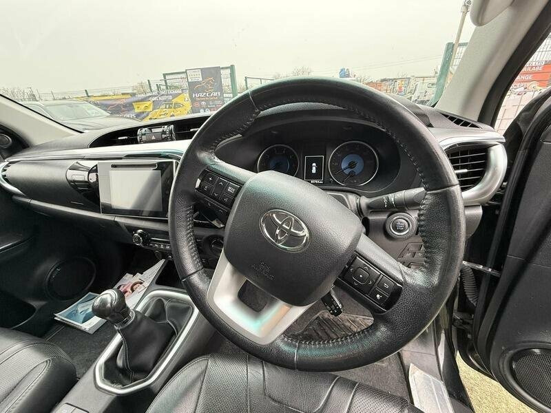 Toyota HILUX Black #23