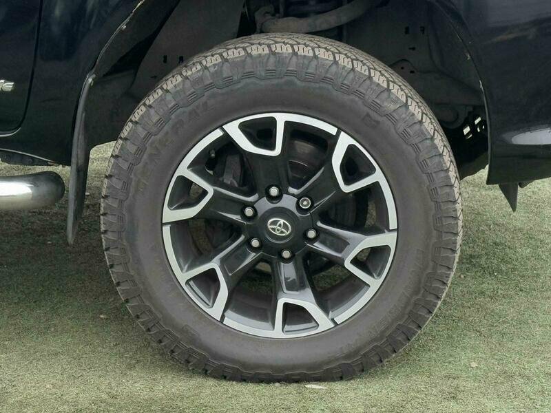 Toyota HILUX Black #10
