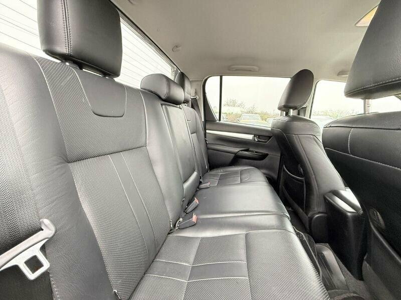 Toyota HILUX Black #24