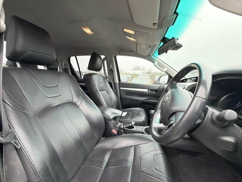 Toyota HILUX Black #22