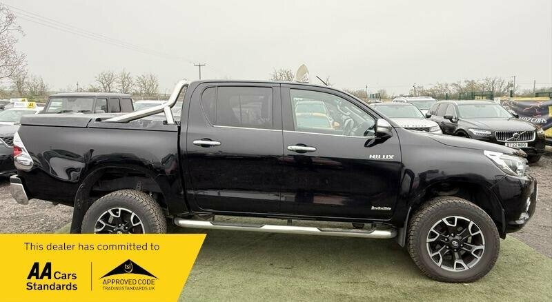 Toyota HILUX Black #8