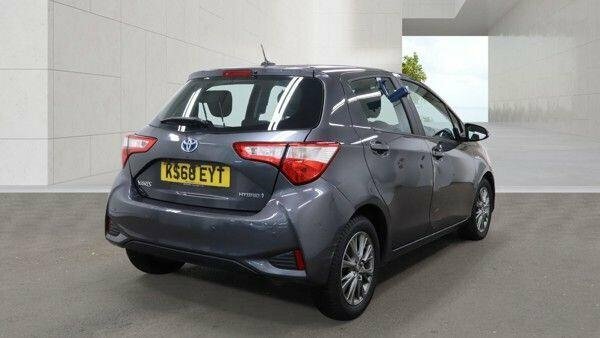 Toyota Yaris 1.5 Vvt-h Icon E-cvt Euro 6 Ss KS68EYT Grey #3