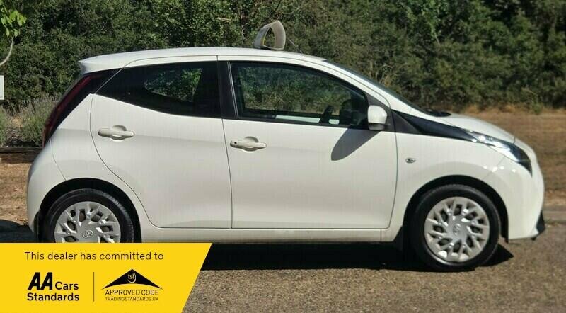 Toyota Aygo 1.0 Vvt-i X-play Hatchback Euro White #6