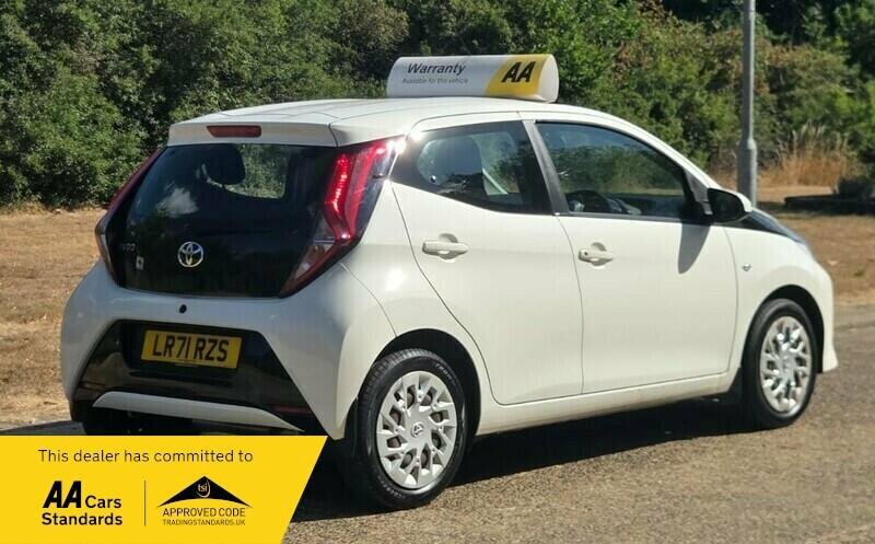 Toyota Aygo 1.0 Vvt-i X-play Hatchback Euro White #4