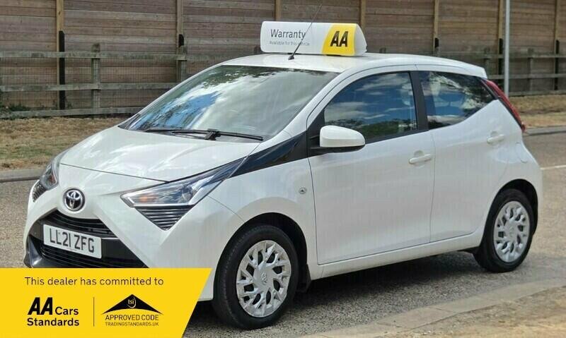 Toyota Aygo 1.0 Vvt-i X-play Euro 6 Safety Sense White #2