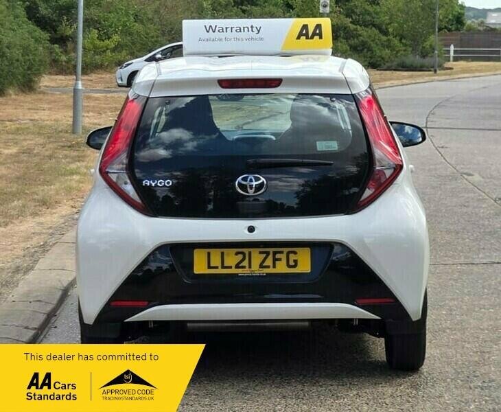 Toyota Aygo 1.0 Vvt-i X-play Euro 6 Safety Sense White #6