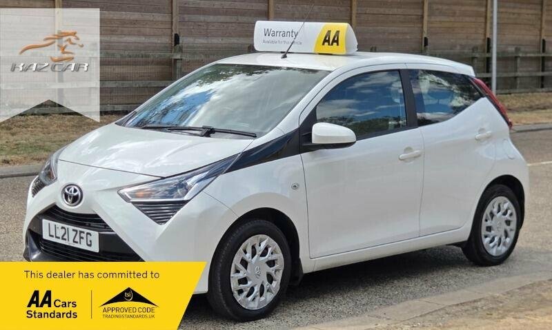 Toyota Aygo 1.0 Vvt-i X-play Euro 6 Safety Sense White