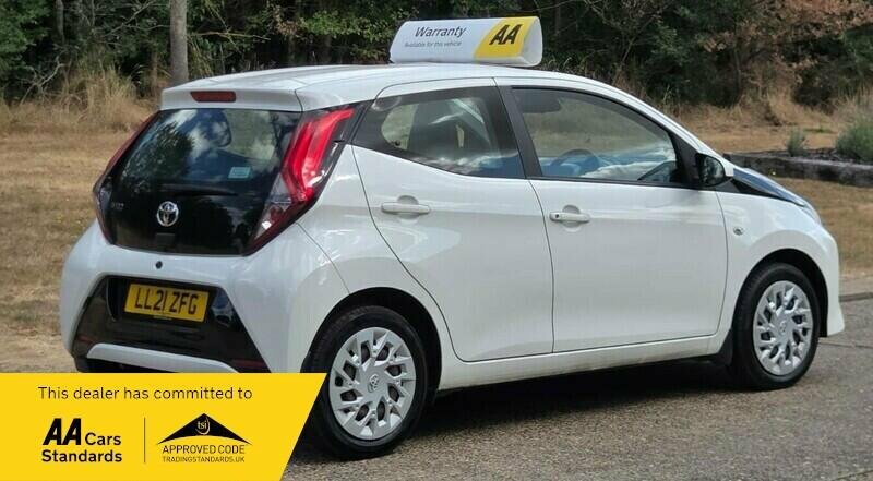 Toyota Aygo 1.0 Vvt-i X-play Euro 6 Safety Sense White #4