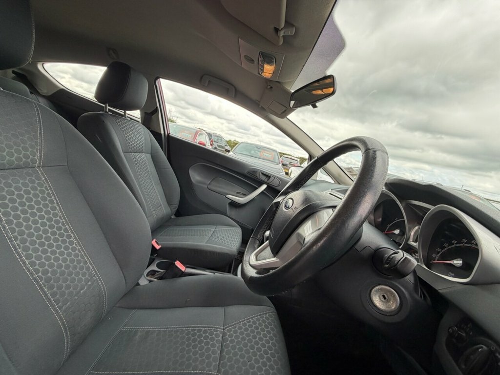 Ford Fiesta Fiesta Titanium Individual Red #10
