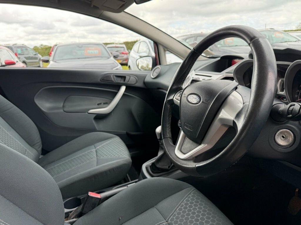 Ford Fiesta Fiesta Titanium Individual Red #9