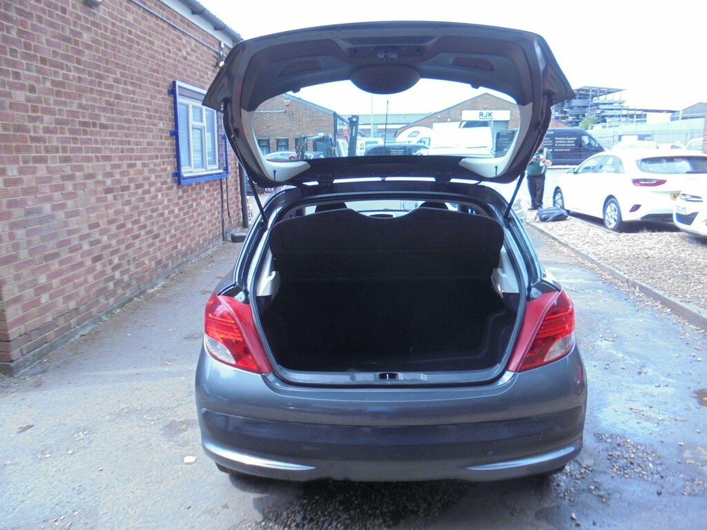 Peugeot 207 Hdi Economique Plus 3-Door White #8